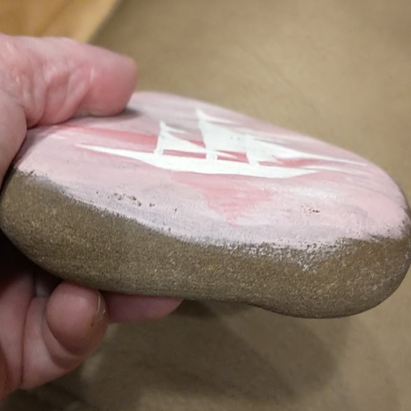 ๐จ๐ฆ NWT Pink Sailing Garden Rock - Picture 3 of 3